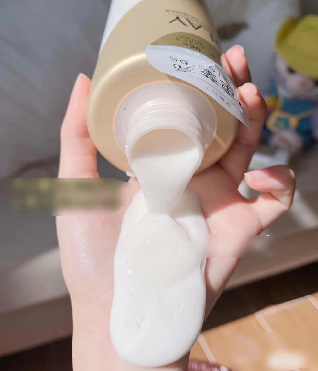 Kết cấu của Sữa tắm Olay B3 Vitamin C