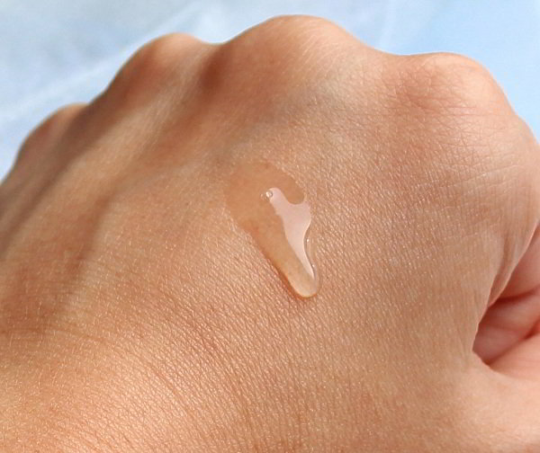 Kết cấu của Estee Lauder Micro Essence Skin Activating Treatment Lotion