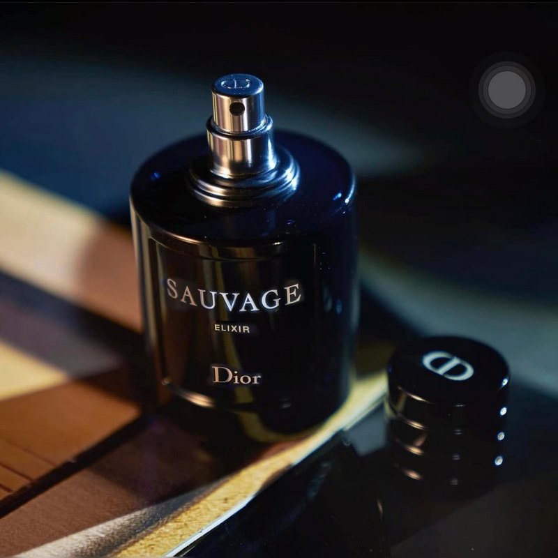 Mùi hương đầy say đắm của Dior Sauvage Elixir