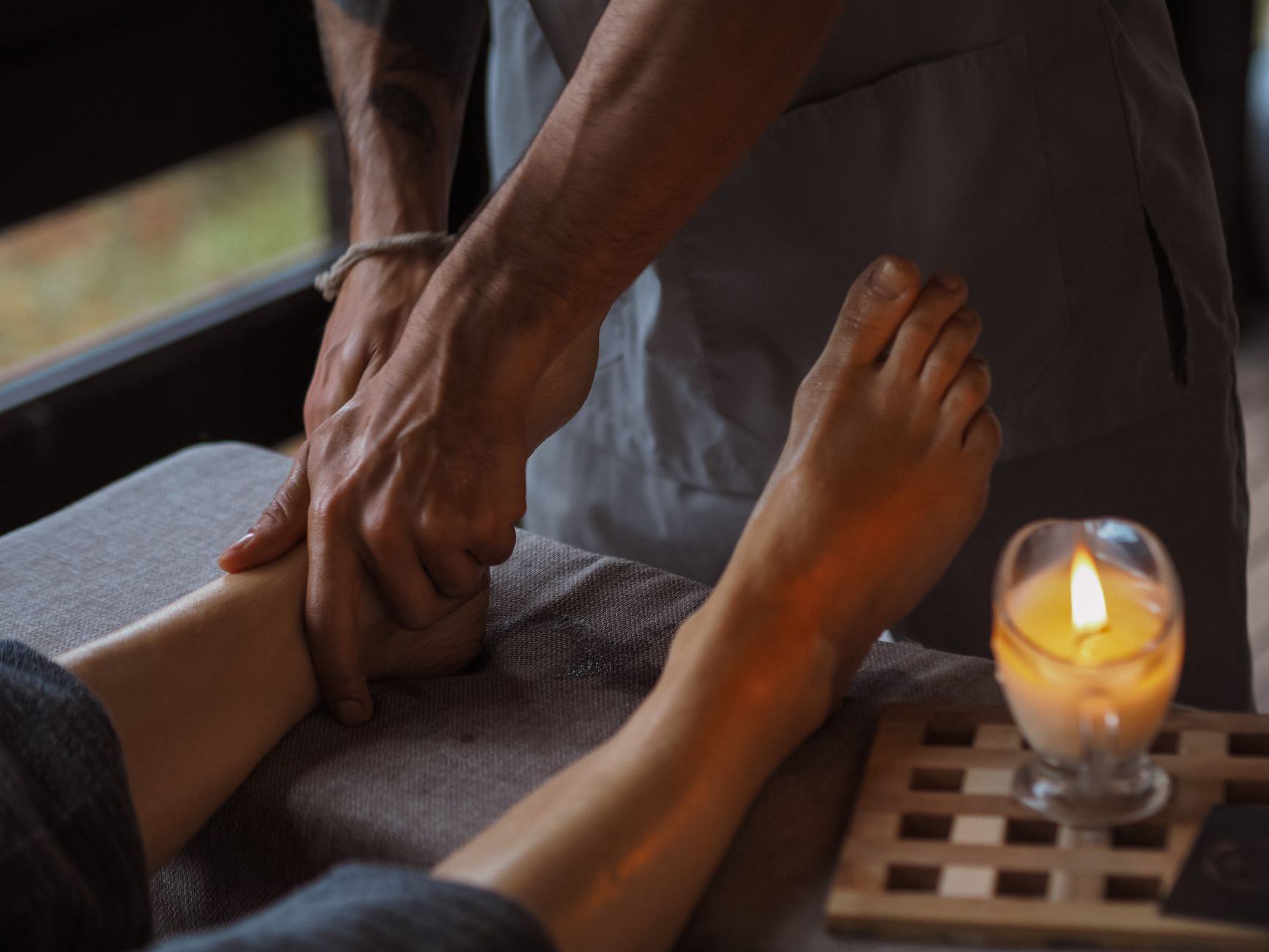 Cả tuần đứng làm treatment cho khách, chủ spa lại quên mất đôi chân của chính mình Cả tuần đứng làm treatment cho khách, chủ spa lại quên mất đôi chân của chính mình